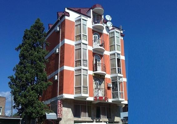 Edemi Hotel Кутаиси Екстериор снимка