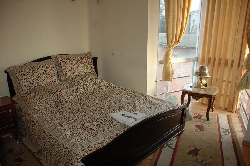 Edemi Hotel Кутаиси Екстериор снимка