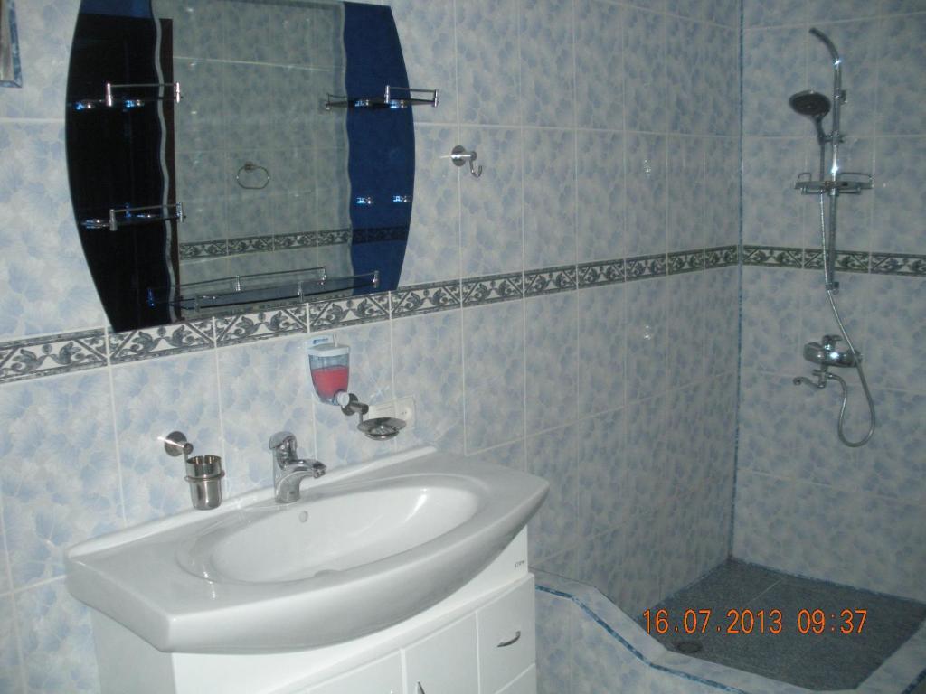 Edemi Hotel Кутаиси Стая снимка