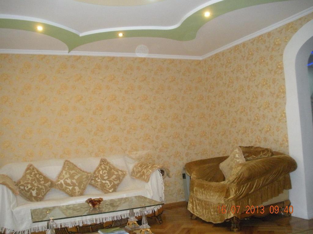 Edemi Hotel Кутаиси Стая снимка